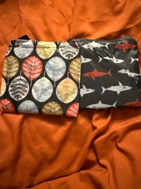 Set of 2 reusable shopping bags